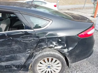 2015 Ford Fusion S Hybrid with VIN 3FA6P0UU8FR283233, listed as a IAAI auction lot 41501282 with 190,809 mi miles. Bid and sale history available at carsss.com. Image 17.