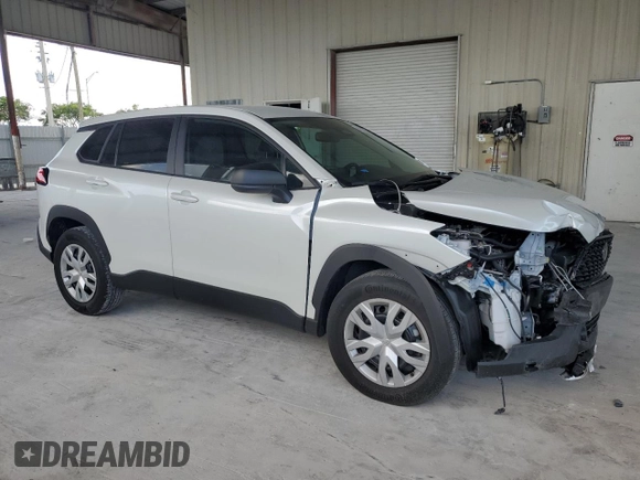 2023 Toyota Corolla Cross L z VIN 7MUAAAAG7PV053889, wystawiony jako Copart lot #61677525 z przebiegiem 27 970 mil mil oraz Szkoda całkowita • Salvage title. Historia ofert i sprzedaży dostępna na DreamBid. Obrazek 4.