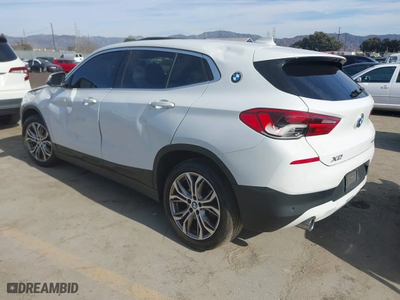 2020 BMW X2 sDrive28i with VIN WBXYH9C01L5P15004, listed as a IAAI auction lot 41128060 with 86,052 mi miles. Bid and sale history available at carsss.com. Image 3.