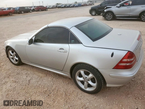 2001 Mercedes-Benz SLK 230/320 z VIN WDBKK65F91F228336, wystawiony jako Copart lot #56834915 z przebiegiem 127 224 mil mil oraz Szkoda całkowita • Salvage title. Historia ofert i sprzedaży dostępna na DreamBid. Obrazek 2.