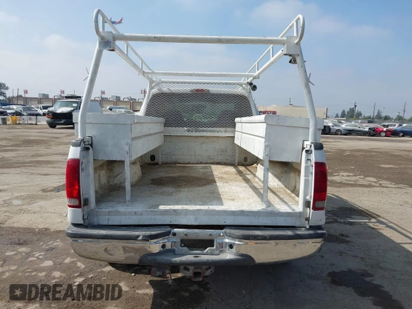 2003 Ford F-250 XL z VIN 3FTNX20LX3MB20798, wystawiony jako IAAI lot #42304074 z przebiegiem 274 238 mil mil oraz . Historia ofert i sprzedaży dostępna na DreamBid. Obrazek 16.