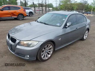 2009 BMW 3 Series 328i xDrive z VIN WBAPK535X9A646048, wystawiony jako IAAI lot #42162157 z przebiegiem 154 514 mil mil oraz . Historia ofert i sprzedaży dostępna na DreamBid. Obrazek 2.
