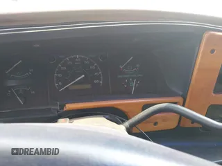1996 Ford Econoline Cargo z VIN 1FDEE14H2THB68737, wystawiony jako IAAI lot #41919471 z przebiegiem Nie podano mil oraz . Historia ofert i sprzedaży dostępna na DreamBid. Obrazek 7.