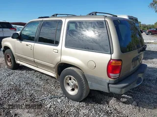 1999 Ford Explorer z VIN 1FMZU32X7XUB01672, wystawiony jako IAAI lot #41263264 z przebiegiem 148 134 mil mil oraz . Historia ofert i sprzedaży dostępna na DreamBid. Obrazek 3.