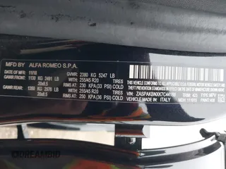 2019 Alfa Romeo Stelvio Ti z VIN ZASPAKBNXK7C44188, wystawiony jako IAAI lot #41320657 z przebiegiem 89 927 mil mil oraz . Historia ofert i sprzedaży dostępna na DreamBid. Obrazek 9.