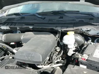 2021 Ram 1500 Tradesman z VIN 1C6RR6FG9MS563280, wystawiony jako IAAI lot #43500043 z przebiegiem 26 581 mil mil oraz . Historia ofert i sprzedaży dostępna na DreamBid. Obrazek 19.