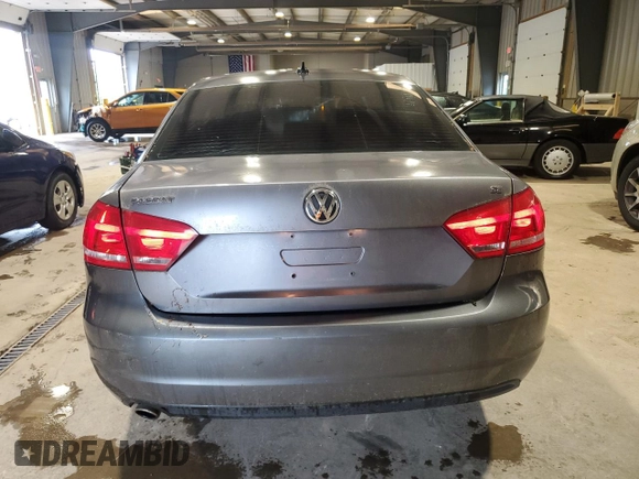 2012 Volkswagen Passat SE z VIN 1VWBP7A39CC080551, wystawiony jako Copart lot #57606895 z przebiegiem 154 965 mil mil oraz Czysty tytuł • Clean title. Historia ofert i sprzedaży dostępna na DreamBid. Obrazek 6.