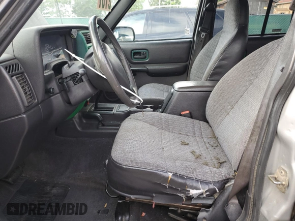 2000 Jeep Cherokee with VIN 1J4FF48S5YL172583, listed as a Copart auction lot 59605745 with 258,409 mi miles and Salvage title. Bid and sale history available at DreamBid. Image 7.