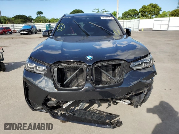2023 BMW X3 M z VIN 5YM13EC01P9S47089, wystawiony jako Copart lot #70536243 z przebiegiem 3 041 mil mil oraz . Historia ofert i sprzedaży dostępna na DreamBid. Obrazek 5.