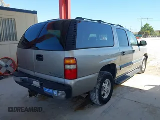 2003 Chevrolet Suburban LS with VIN 3GNEC16T83G127736, listed as a IAAI auction lot 41908096 with 272,610 mi miles. Bid and sale history available at carsss.com. Image 4.