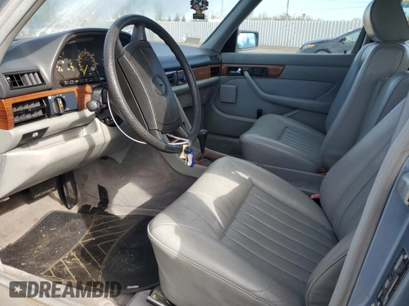 1986 Mercedes-Benz 300 with VIN WDBCB25D9GA279756, listed as a Copart auction lot 46860345 with 210,386 mi miles and Salvage Title. Bid and sale history available at carsss.com. Image 7.