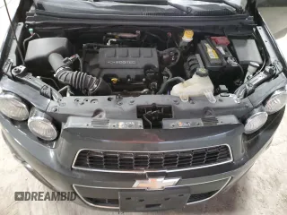 2014 Chevrolet Sonic LTZ z VIN 1G1JE6SB8E4233382, wystawiony jako Copart lot #48941115 z przebiegiem 95 876 mil mil oraz Szkoda całkowita • Salvage title. Historia ofert i sprzedaży dostępna na DreamBid. Obrazek 11.