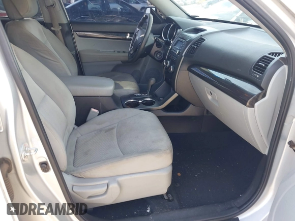 2011 Kia Sorento LX with VIN 5XYKTCA16BG187413, listed as a IAAI auction lot 42538874 with 162,002 mi miles and . Bid and sale history available at DreamBid. Image 5.