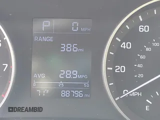 2017 Hyundai Elantra SE z VIN 5NPD84LFXHH191863, wystawiony jako IAAI lot #42272222 z przebiegiem 88 796 mil mil oraz . Historia ofert i sprzedaży dostępna na DreamBid. Obrazek 15.