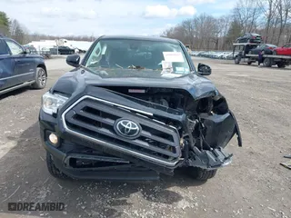 2022 Toyota Tacoma 4WD SR with VIN 3TYCZ5AN4NT092989, listed as a IAAI auction lot 41889391 with 33,362 mi miles. Bid and sale history available at carsss.com. Image 12.
