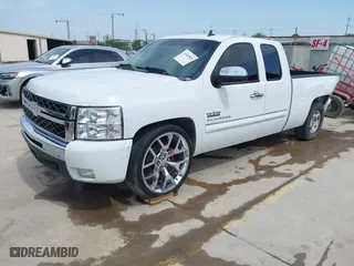 2011 Chevrolet Silverado 1500 LT with VIN 1GCRCSE07BZ103076, listed as a IAAI auction lot 41947829 with 206,666 mi miles. Bid and sale history available at carsss.com. Image 18.