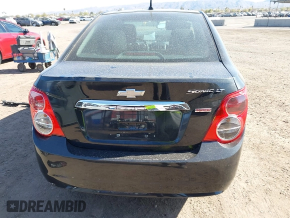 2014 Chevrolet Sonic LT z VIN 1G1JC5SB7E4204374, wystawiony jako IAAI lot #41642630 z przebiegiem 100 282 mil mil oraz . Historia ofert i sprzedaży dostępna na DreamBid. Obrazek 16.