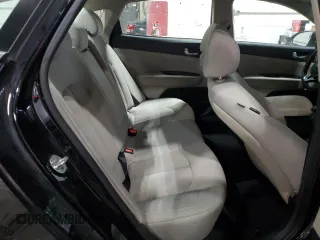 2017 Kia Optima LX z VIN 5XXGT4L39HG152517, wystawiony jako Copart lot #58760995 z przebiegiem Nie podano mil oraz Szkoda całkowita • Salvage title. Historia ofert i sprzedaży dostępna na DreamBid. Obrazek 10.