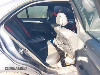 2013 Mercedes-Benz C 250 Sport z VIN WDDGF4HB8DA836820, wystawiony jako IAAI lot #40713290 z przebiegiem Nie podano mil oraz . Historia ofert i sprzedaży dostępna na DreamBid. Obrazek 8.
