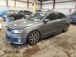 2014 Volkswagen Jetta GLI z VIN 3VW4T7AJ2EM380629, wystawiony jako Copart lot #57434675 z przebiegiem 95 745 mil mil oraz Szkoda całkowita • Salvage title. Historia ofert i sprzedaży dostępna na DreamBid. Obrazek 1.