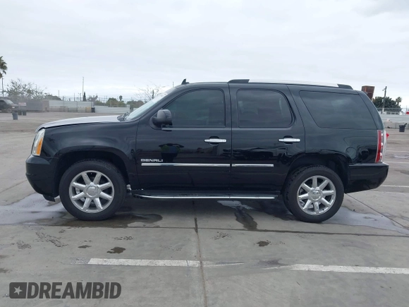 2013 GMC Yukon Denali with VIN 1GKS2EEF2DR348109, listed as a IAAI auction lot 41895426 with 121,590 mi miles. Bid and sale history available at carsss.com. Image 14.