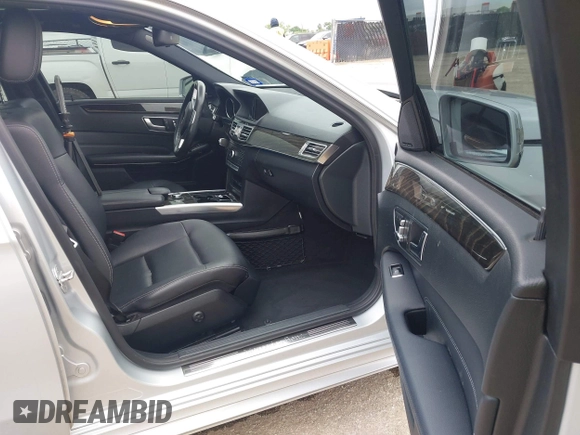 2016 Mercedes-Benz E 350 Luxury z VIN WDDHF8JB5GB217208, wystawiony jako IAAI lot #42200673 z przebiegiem 132 802 mil mil oraz . Historia ofert i sprzedaży dostępna na DreamBid. Obrazek 5.