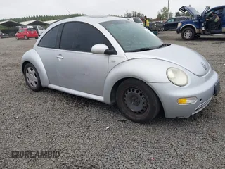 2001 Volkswagen Beetle GLX with VIN 3VWDD21C61M420884, listed as a IAAI auction lot 40501130 with 179,868 mi miles and . Bid and sale history available at DreamBid. Image 1.