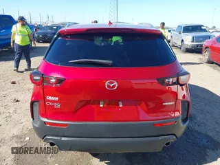 2024 Mazda CX-50 S Premium Plus z VIN 7MMVABEM0RN171504, wystawiony jako IAAI lot #40501944 z przebiegiem 6671 mil mil oraz . Historia ofert i sprzedaży dostępna na DreamBid. Obrazek 16.
