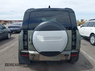 2021 Land Rover Defender z VIN SALEX6RU9M2052319, wystawiony jako IAAI lot #42378394 z przebiegiem 30 822 mil mil oraz . Historia ofert i sprzedaży dostępna na DreamBid. Obrazek 16.