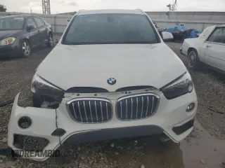2017 BMW X1 xDrive28i z VIN WBXHT3C37H5F74312, wystawiony jako Copart lot #57479785 z przebiegiem Nie podano mil oraz Czysty tytuł • Clean title. Historia ofert i sprzedaży dostępna na DreamBid. Obrazek 5.