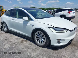 2017 Tesla Model X 90D z VIN 5YJXCBE20HF070252, wystawiony jako IAAI lot #42281644 z przebiegiem 39 362 mil mil oraz . Historia ofert i sprzedaży dostępna na DreamBid. Obrazek 1.