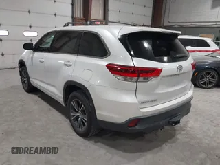 2018 Toyota Highlander LE z VIN 5TDZZRFH5JS250363, wystawiony jako IAAI lot #42049313 z przebiegiem 97 243 mil mil oraz . Historia ofert i sprzedaży dostępna na DreamBid. Obrazek 3.