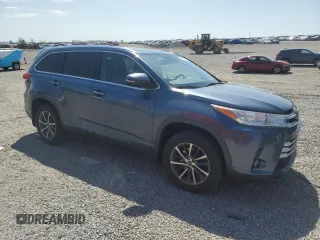 2019 Toyota Highlander SE z VIN 5TDJZRFH1KS991950, wystawiony jako Copart lot #51900875 z przebiegiem 110 804 mil mil oraz Szkoda całkowita • Salvage title. Historia ofert i sprzedaży dostępna na DreamBid. Obrazek 4.