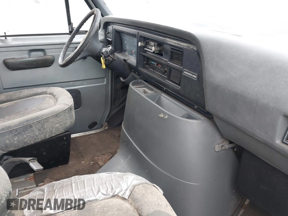 1990 Ford Econoline Cargo z VIN 1FTDE14Y4LHA18080, wystawiony jako IAAI lot #42324693 z przebiegiem Nie podano mil oraz . Historia ofert i sprzedaży dostępna na DreamBid. Obrazek 5.
