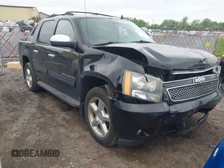 2011 Chevrolet Avalanche LT z VIN 3GNTKFE35BG353188, wystawiony jako IAAI lot #42369656 z przebiegiem 243 354 mil mil oraz . Historia ofert i sprzedaży dostępna na DreamBid. Obrazek 1.