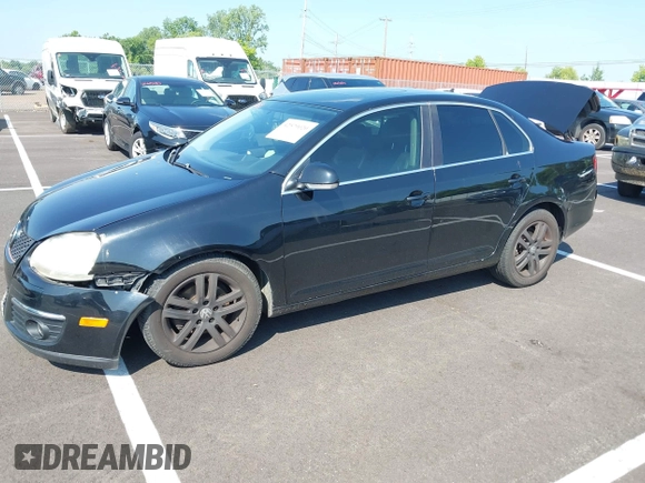 2008 Volkswagen Jetta SE with VIN 3VWRM71K68M057667, listed as a IAAI auction lot 42579020 with 199,732 mi miles and . Bid and sale history available at DreamBid. Image 2.