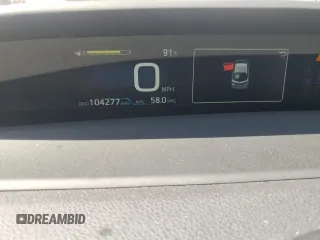 2020 Toyota Prius LE z VIN JTDKARFP6L3138529, wystawiony jako Copart lot #60039375 z przebiegiem 104 277 mil mil oraz Szkoda całkowita • Salvage title. Historia ofert i sprzedaży dostępna na DreamBid. Obrazek 9.