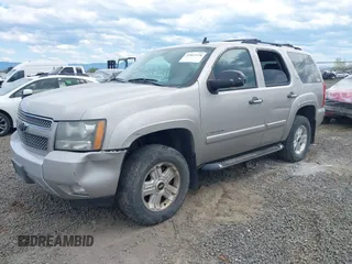 2008 Chevrolet Tahoe 3LT z VIN 1GNFK13008R260063, wystawiony jako IAAI lot #41865118 z przebiegiem 218 009 mil mil oraz . Historia ofert i sprzedaży dostępna na DreamBid. Obrazek 2.