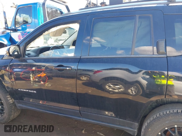 2014 Jeep Compass Latitude with VIN 1C4NJDEB2ED626380, listed as a IAAI auction lot 41675908 with 90,153 mi miles. Bid and sale history available at carsss.com. Image 15.