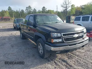 2006 Chevrolet Silverado 1500 LT2 with VIN 1GCEK19B46Z195681, listed as a IAAI auction lot 41947889 with 213,595 mi miles. Bid and sale history available at carsss.com. Image 1.