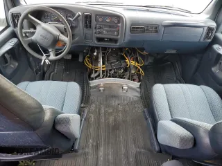 1998 GMC Savana z VIN 1GJHG39R0W1004126, wystawiony jako Copart lot #53609964 z przebiegiem 105 675 mil mil oraz Nie do naprawy • Non repairable. Historia ofert i sprzedaży dostępna na DreamBid. Obrazek 8.