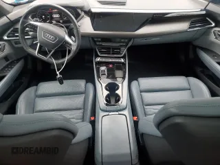 2022 Audi e-tron GT Premium Plus z VIN WAUCJBFW6N7005183, wystawiony jako Copart lot #48928955 z przebiegiem 58 325 mil mil oraz Szkoda całkowita • Salvage title. Historia ofert i sprzedaży dostępna na DreamBid. Obrazek 8.