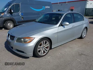2006 BMW 3 Series 325i z VIN WBAVB135X6KR63138, wystawiony jako IAAI lot #42780102 z przebiegiem 205 000 mil mil oraz . Historia ofert i sprzedaży dostępna na DreamBid. Obrazek 2.