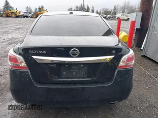 2015 Nissan Altima 2.5 S with VIN 1N4AL3AP6FC213623, listed as a IAAI auction lot 41831798 with 132,876 mi miles. Bid and sale history available at carsss.com. Image 16.