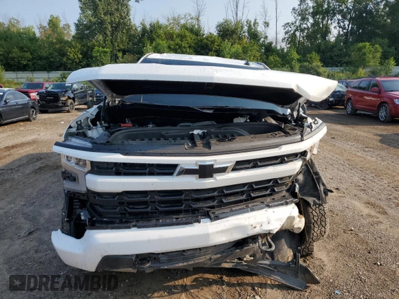 2024 Chevrolet Silverado 1500 RST with VIN 1GCUDEE84RZ183333, listed as a Copart auction lot 64960724 with 7,187 mi miles and Salvage Title. Bid and sale history available at carsss.com. Image 5.