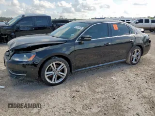 2014 Volkswagen Passat SE z VIN 1VWBN7A36EC030361, wystawiony jako Copart lot #62125475 z przebiegiem 97 030 mil mil oraz Czysty tytuł • Clean title. Historia ofert i sprzedaży dostępna na DreamBid. Obrazek 1.