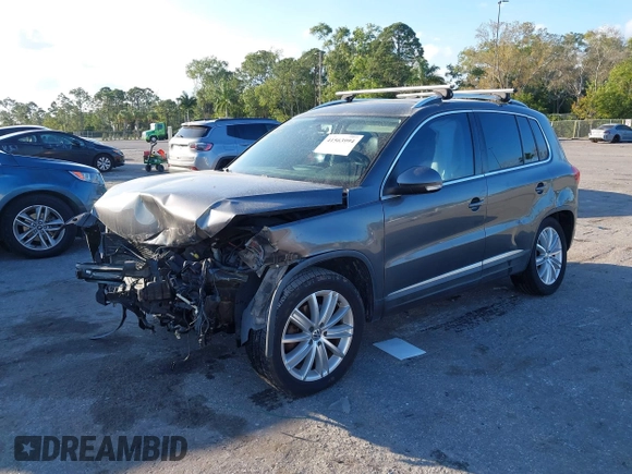 2013 Volkswagen Tiguan SE z VIN WVGBV7AX1DW006760, wystawiony jako IAAI lot #41563994 z przebiegiem 167 044 mil mil oraz . Historia ofert i sprzedaży dostępna na DreamBid. Obrazek 2.