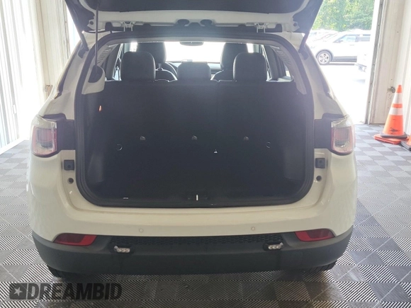 2022 Jeep Compass Latitude with VIN 3C4NJDBB3NT205928, listed as a IAAI auction lot 42832409 with 22,634 mi miles and . Bid and sale history available at DreamBid. Image 17.
