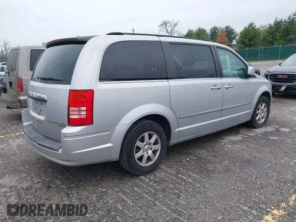 2010 Chrysler Town & Country Touring z VIN 2A4RR5D12AR265985, wystawiony jako IAAI lot #41970445 z przebiegiem 125 635 mil mil oraz . Historia ofert i sprzedaży dostępna na DreamBid. Obrazek 4.