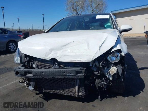 2016 Volkswagen Golf TSI S z VIN 3VW217AU3GM038701, wystawiony jako IAAI lot #42021568 z przebiegiem Nie podano mil oraz . Historia ofert i sprzedaży dostępna na DreamBid. Obrazek 6.